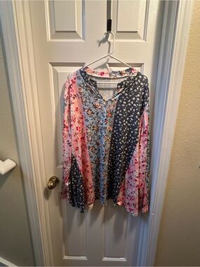 Mixed Floral V-Neck Long Sleeve Top in Blue and Pink